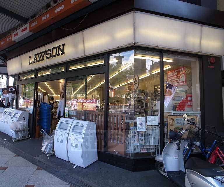 コンビニ　ローソン八阪神社前店（コンビニ）まで227m