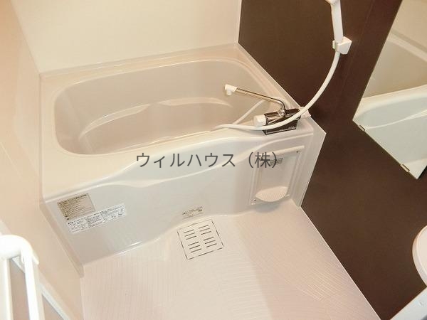 バス・シャワールーム　浴室乾燥機付きバス！