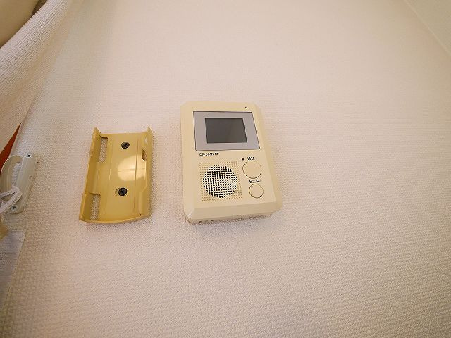 セキュリティ　お顔が見えるモニター付きインターホンもございます。