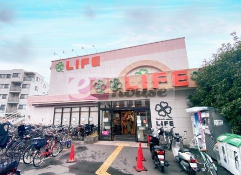 スーパー　ライフ中野駅前店（スーパー）まで690m