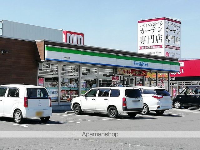 コンビニ　ファミリーマート（コンビニ）まで232m