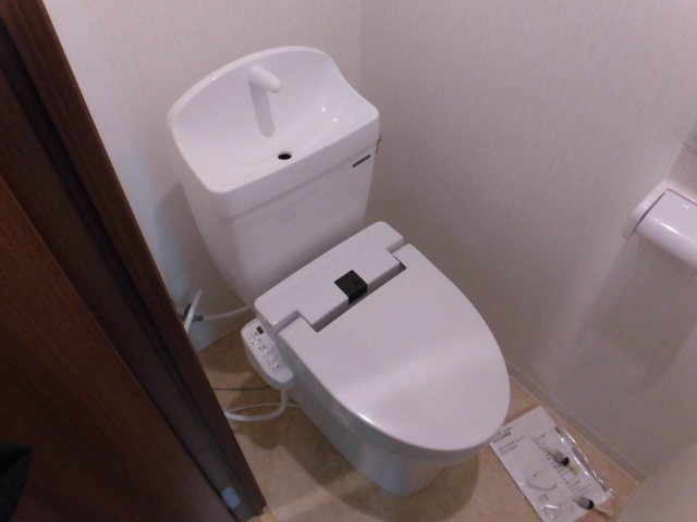トイレ　ウォシュレット機能付きのきれいなトイレです