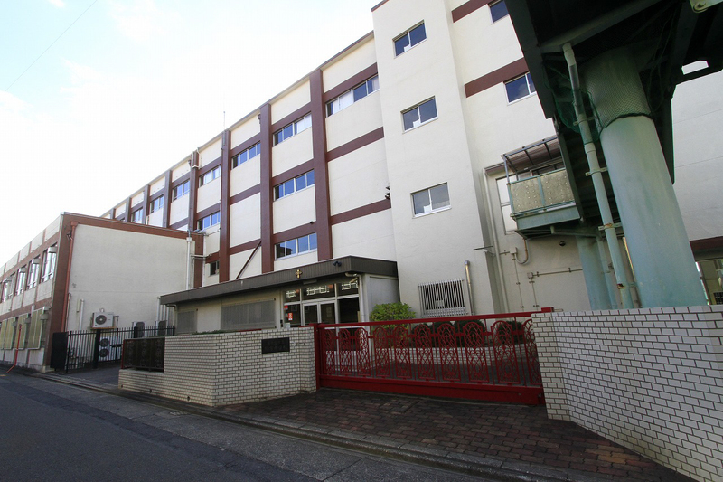 中学校　駒方中学校（中学校）まで1258m