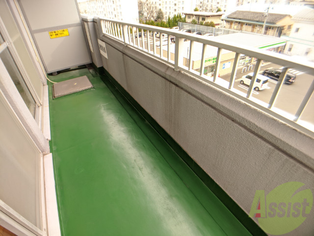 バルコニー　お天気のいい日はバルコニーで洗濯物も干せますよ。