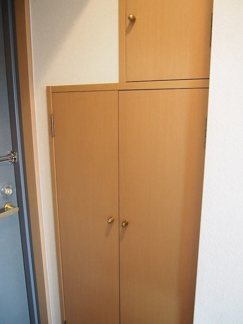 玄関　※別部屋の参考写真です。