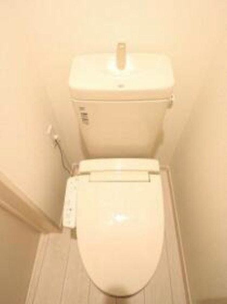 京急本線 生麦駅 徒歩4分 3階建 築11年のトイレ写真