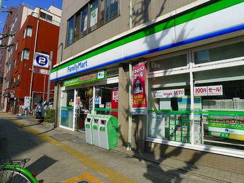 コンビニ　ファミリーマート 入谷二丁目店（コンビニ）まで422m