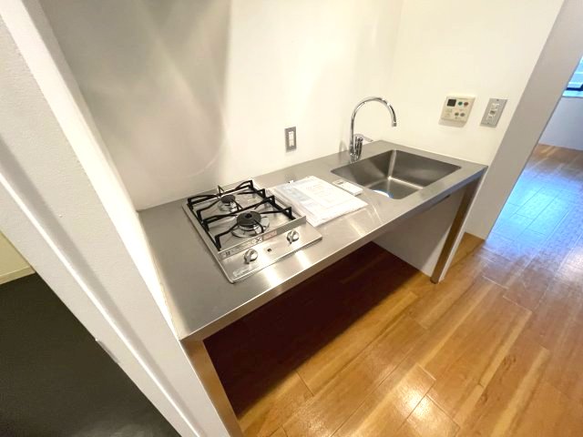 キッチン　イメージとして同マンション他部屋を表示しています