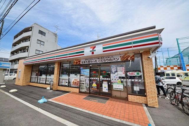 コンビニ　セブンイレブン（コンビニ）まで748m