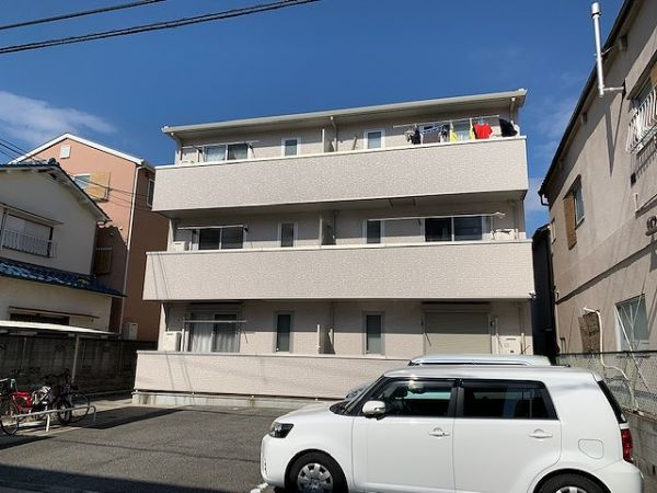 建物外観　モニター付きインターホンで安心です♪