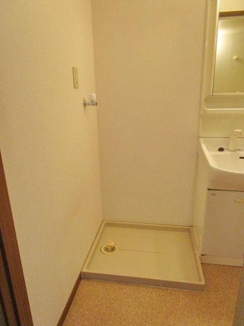 その他設備　～洗濯機置場が脱衣場にあると脱ぎっぱなしが無くなりますね～