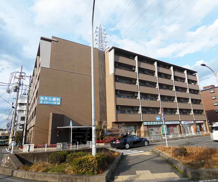 建物外観　パリッとしててカッコいいですね