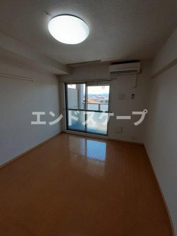 ＪＲ高崎線 高崎駅 徒歩22分 5階建 築18年の居間写真