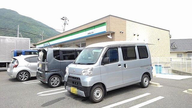 コンビニ　ファミリーマート（コンビニ）まで450m