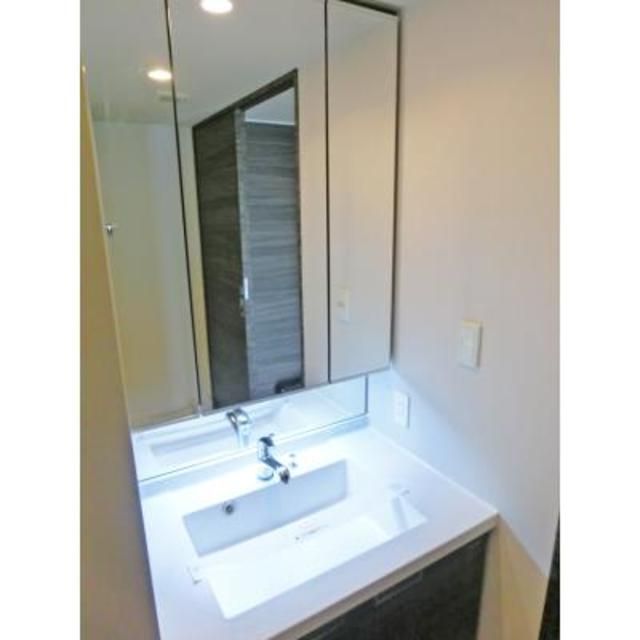 洗面設備　※写真は同タイプ住戸です。