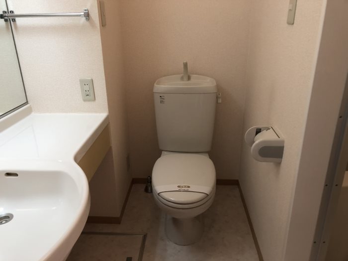 トイレ　同建物別室の写真です。