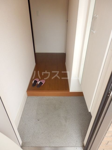 VIA MONTE NAPOLEONEの玄関写真