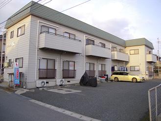 新潟市秋葉区車場のアパートの建物外観