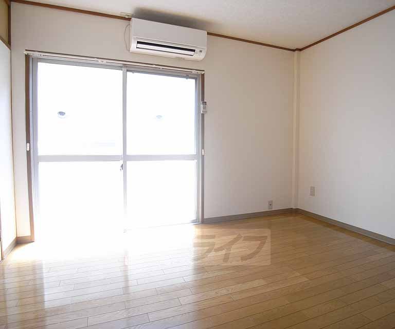 居室・リビング　明るくて清潔のあるリビングです。