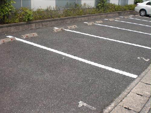 【レオパレスＦｕｅｎｔｅの駐車場】