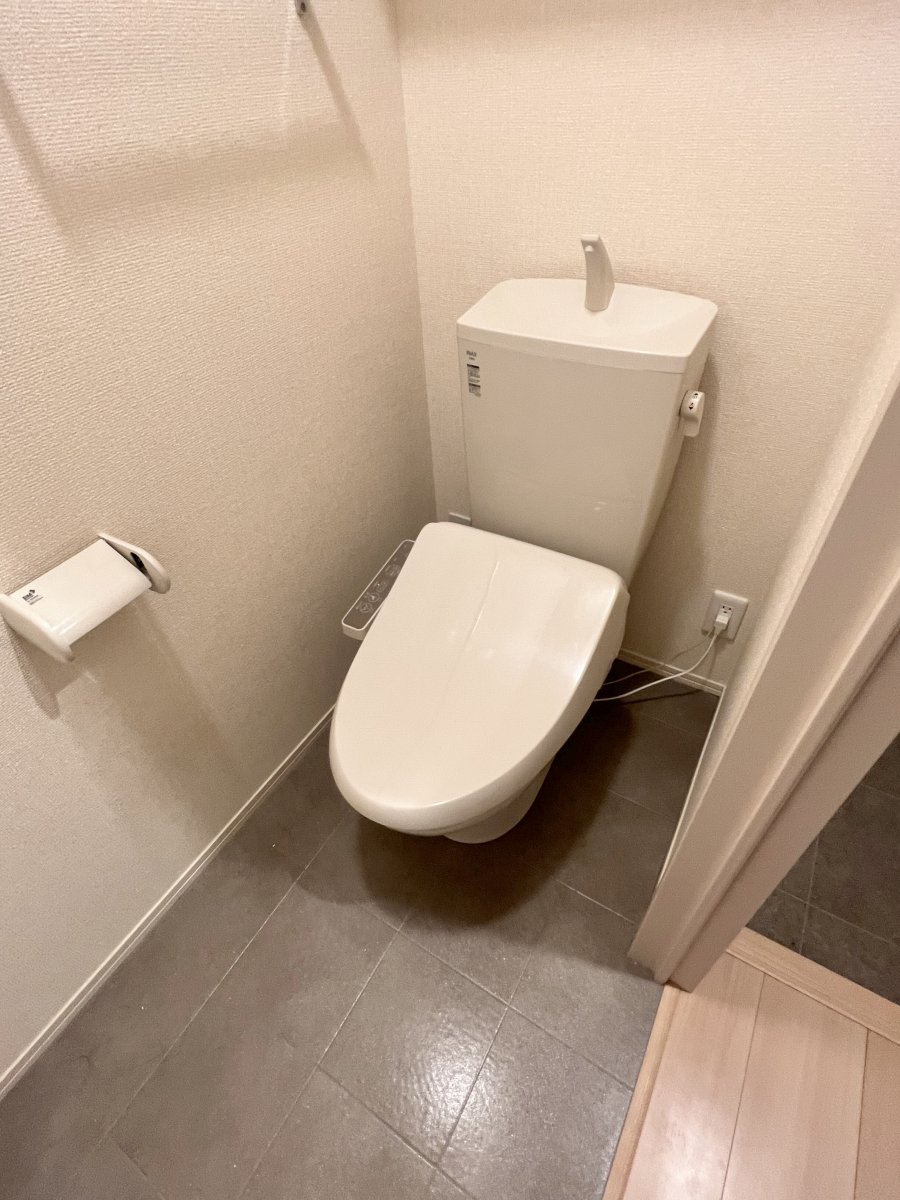山形新幹線 山形駅 徒歩4分 3階建 築8年のトイレ写真