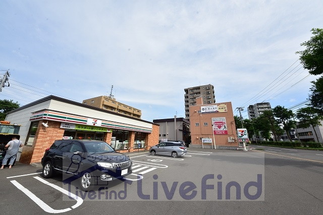 コンビニ　セブンイレブン札幌南郷通5丁目北店（コンビニ）まで718m