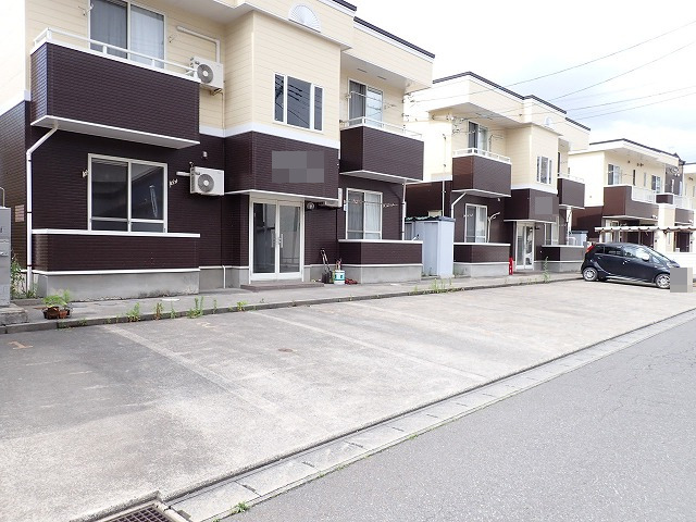 駐車場　ロードヒーティング付き駐車場です
