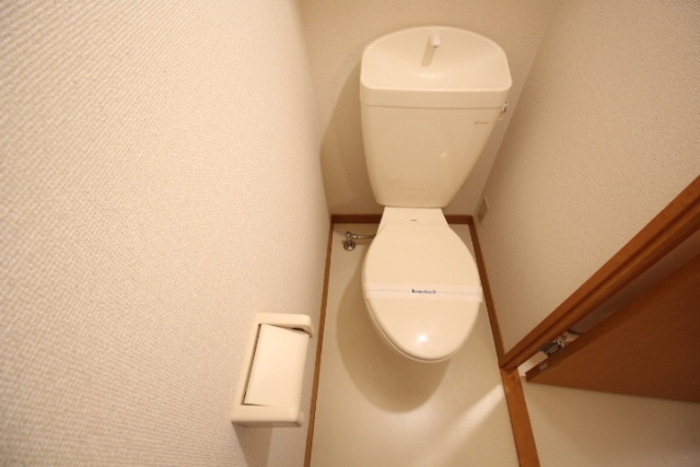 トイレ　同物件別号室です。