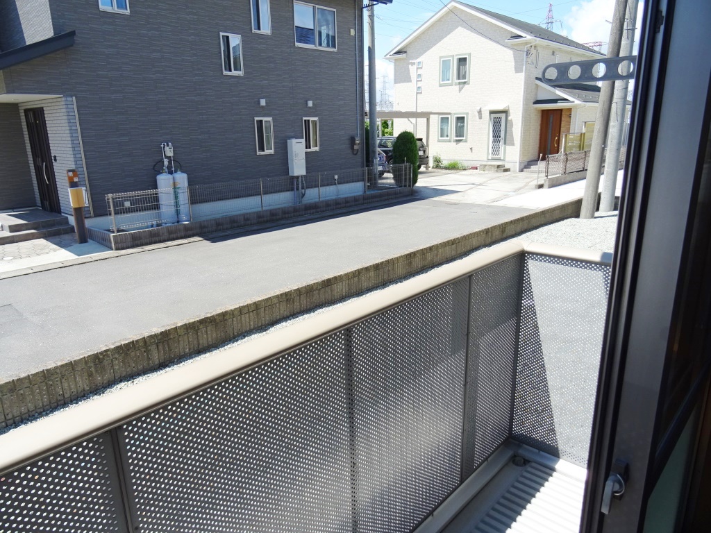 バルコニー　日当たり良好のバルコニー