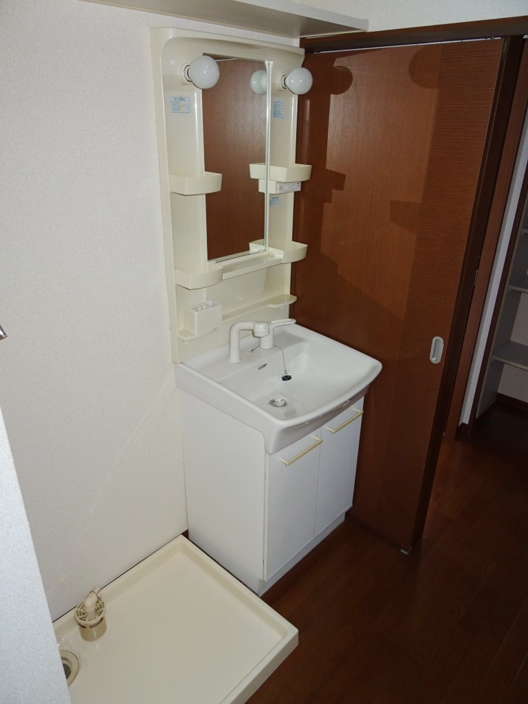 洗面設備　シャワー付き洗面台