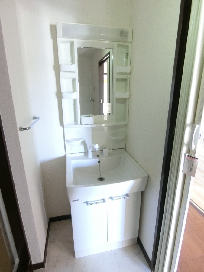 洗面設備　シャワー付き洗面化粧台