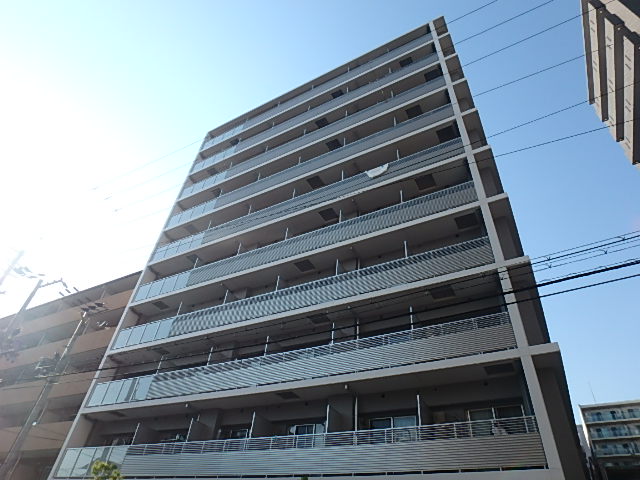 コンフォリア江坂広芝町の建物外観