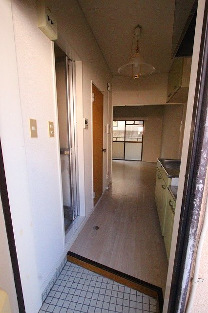 玄関　同物件、別号室のものです。