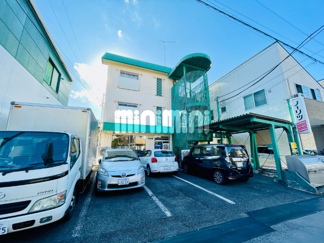 建物外観　近所にはお買い物に便利な施設がいっぱいです