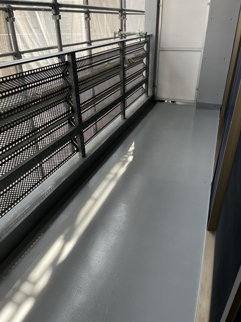 バルコニー　防水塗装済み