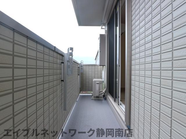 バルコニー　陽当たり良好なバルコニーです