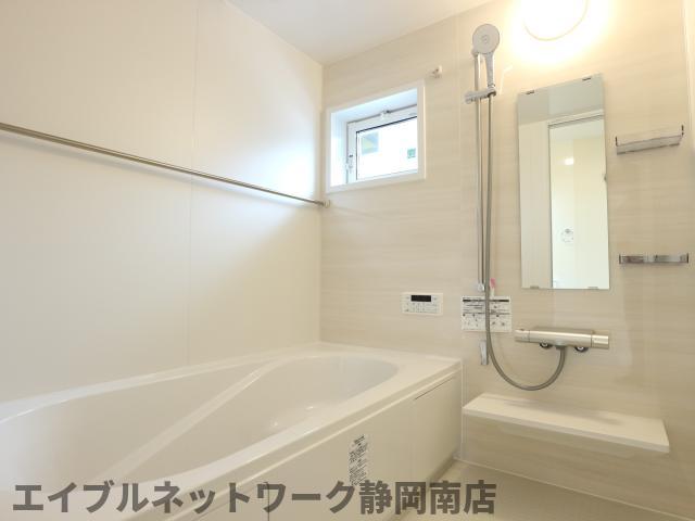 バス・シャワールーム　ゆったり過ごせるお風呂です