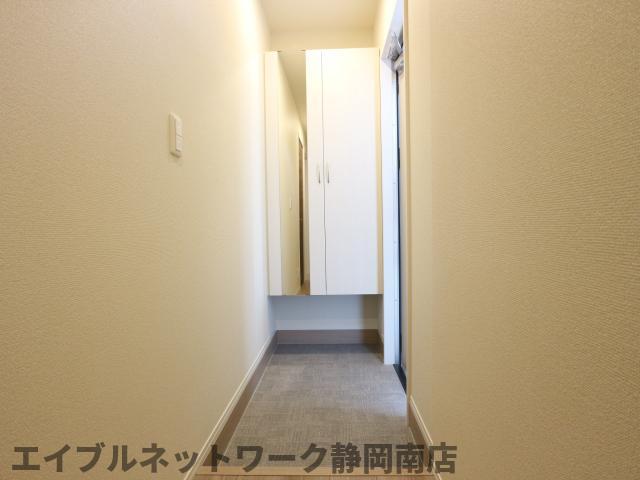 玄関　収納もある玄関です