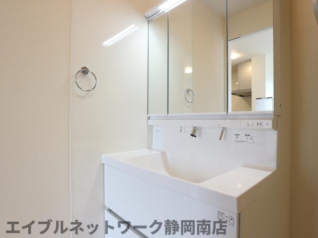 洗面設備　広い洗面スペース