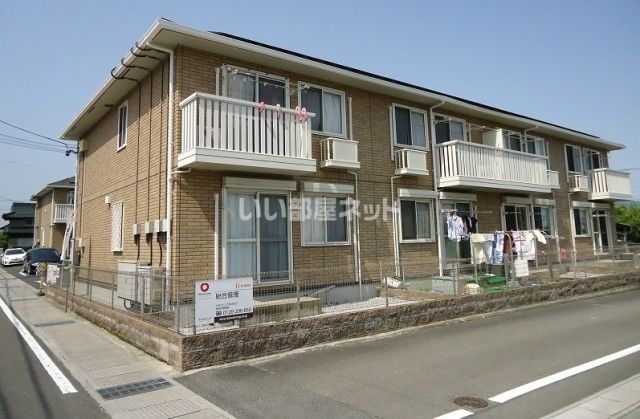 いなべ市北勢町垣内のアパートの建物外観