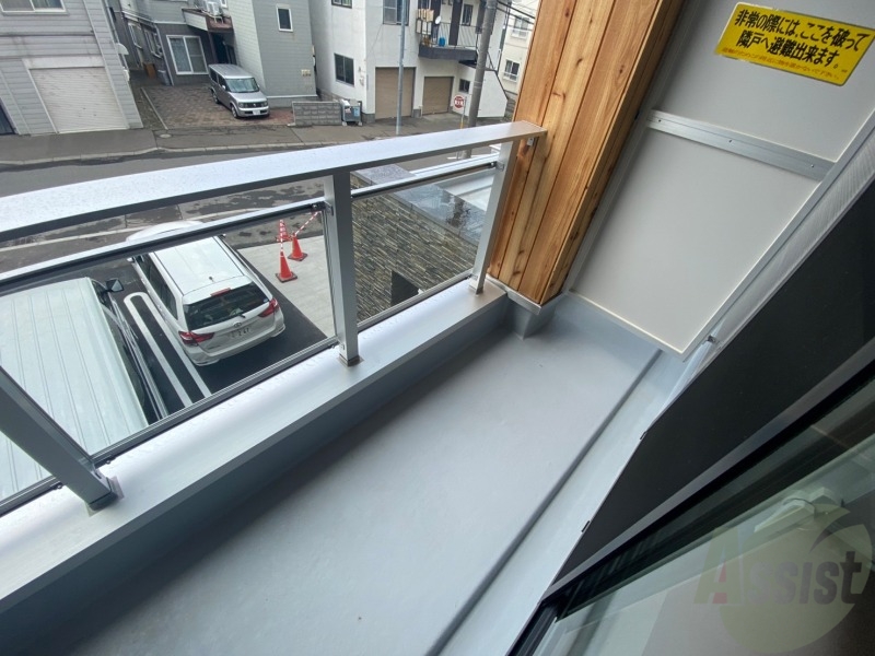 バルコニー　バルコニーは幅があり、広い印象を受けました。