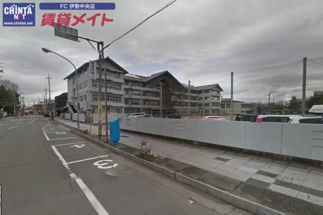 小学校　伊勢市立厚生小学校（小学校）まで300m