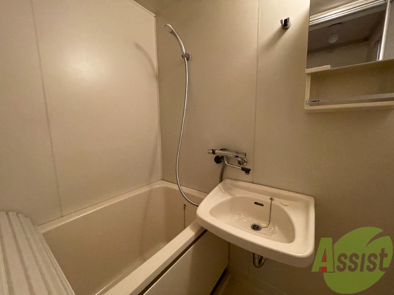 バス・シャワールーム　お風呂はこちらのスペースでご利用頂けます。