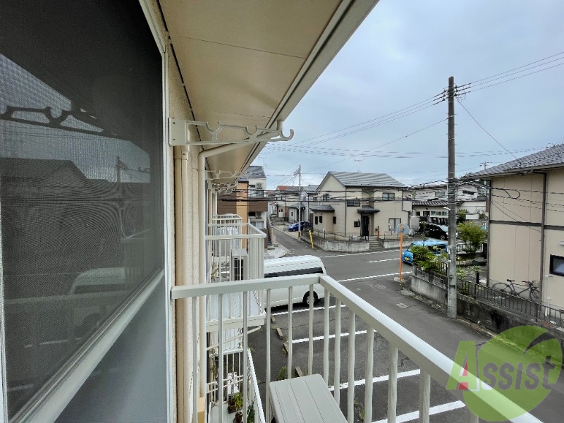 バルコニー　バルコニーが付いているので晴れた日は洗濯物が干せますね