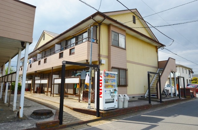 蓮田市西新宿のアパートの建物外観