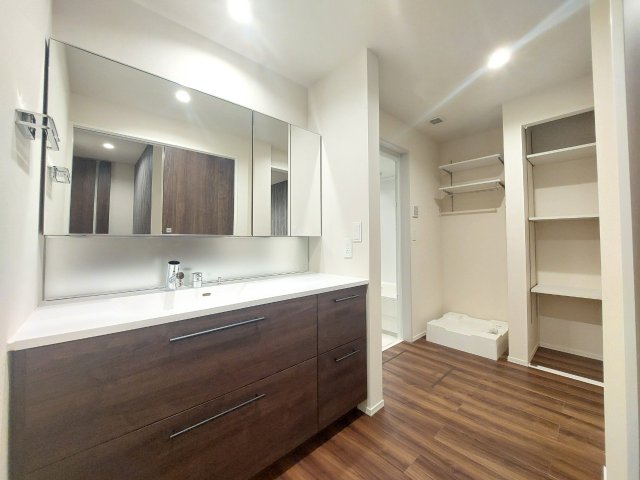 洗面設備　★ゆったりとスペースのある洗面所★