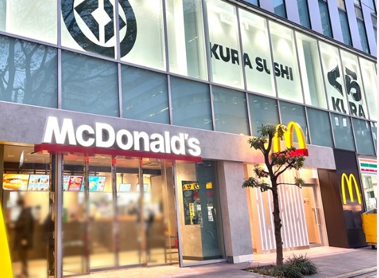 飲食店　マクドナルド栄広小路店（飲食店）まで213m