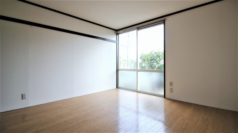 居室・リビング　※別号室の写真となります。