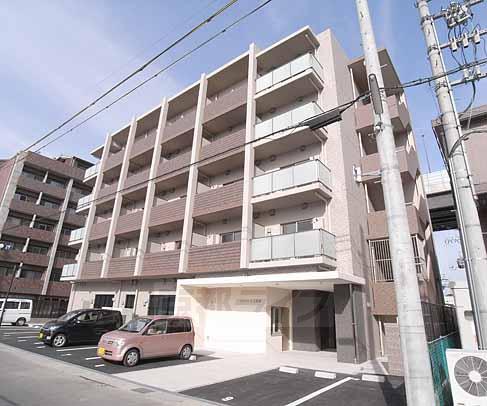 京都市伏見区竹田向代町川町のマンションの建物外観