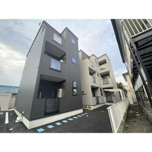 北名古屋市鹿田のアパートの建物外観